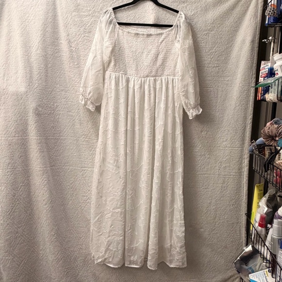 Elegant White Off-Shoulder Maxi Dress | Plus Size White Summer Dress | Size 14W - Picture 4 of 7